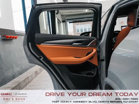 Used 2025 BMW X4 M40i w/ Premium Package image 13