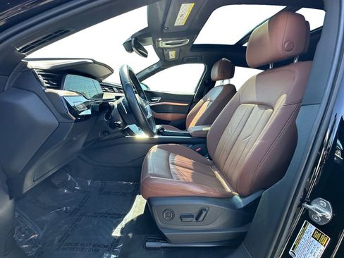 Used 2022 Audi e-tron Premium Plus w/ Premium Plus Package image 9