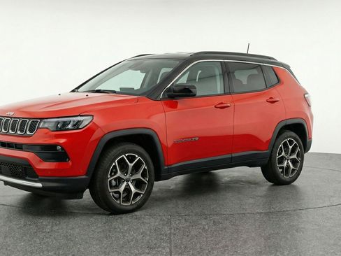 Used 2025 Jeep Compass Limited AWD/4WD image 3