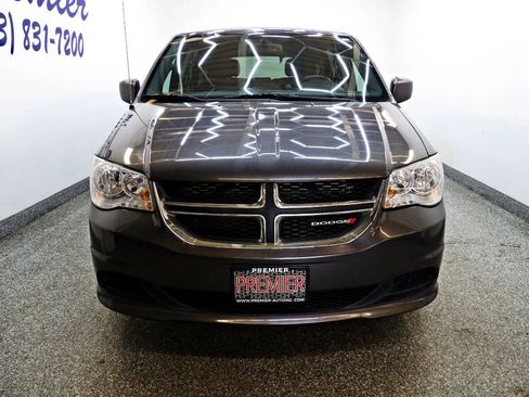 Used 2016 Dodge Grand Caravan SE FWD image 2