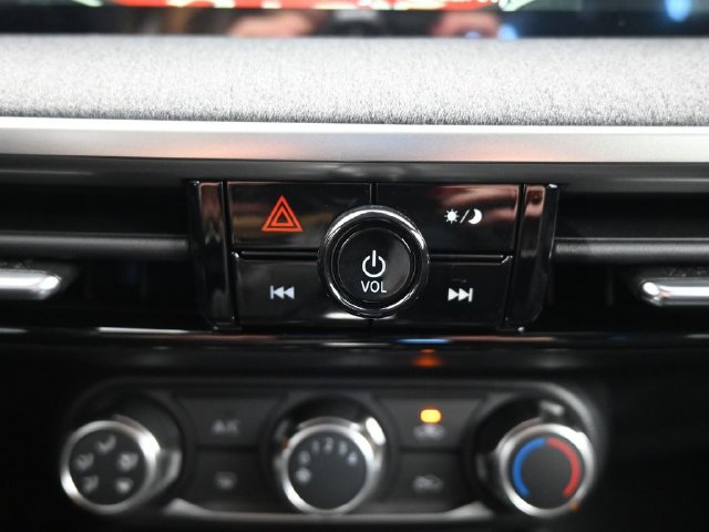 Used 2025 Nissan Kicks SV AWD/4WD image 25