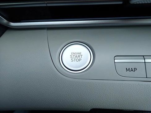 Used 2025 Hyundai Elantra Limited image 25