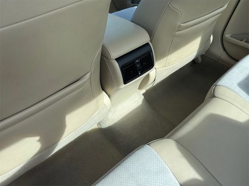 Used 2013 Toyota Camry XLE w/ Leather Pkg image 20