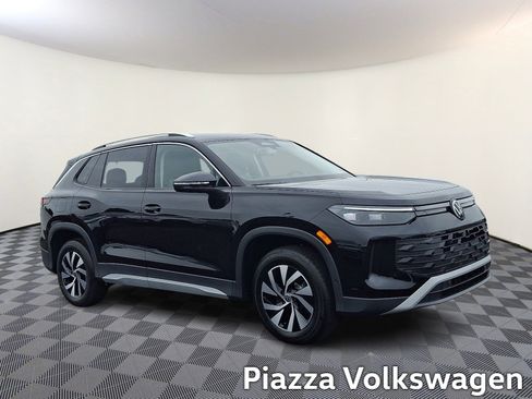 New 2025 Volkswagen Tiguan S AWD/4WD image 1