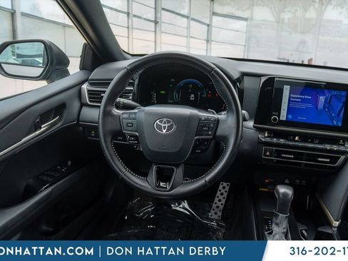 Used 2025 Toyota Camry SE FWD image 5