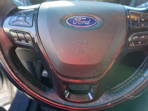 Used 2016 Ford Explorer XLT w/ Equipment Group 202A image 9