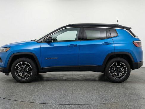 Used 2025 Jeep Compass Trailhawk AWD/4WD image 5