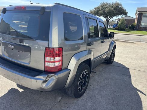 Used 2012 Jeep Liberty Sport image 7