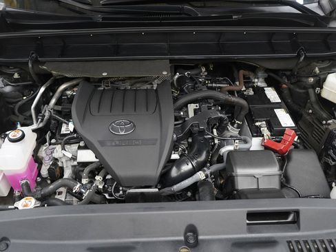 Used 2023 Toyota Highlander L AWD/4WD image 32