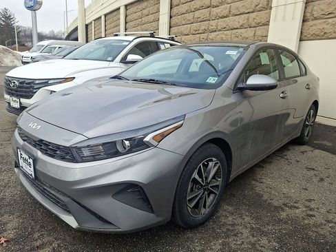 Certified 2023 Kia Forte LXS image 1