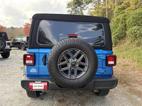 Used 2024 Jeep Wrangler Sport S image 6