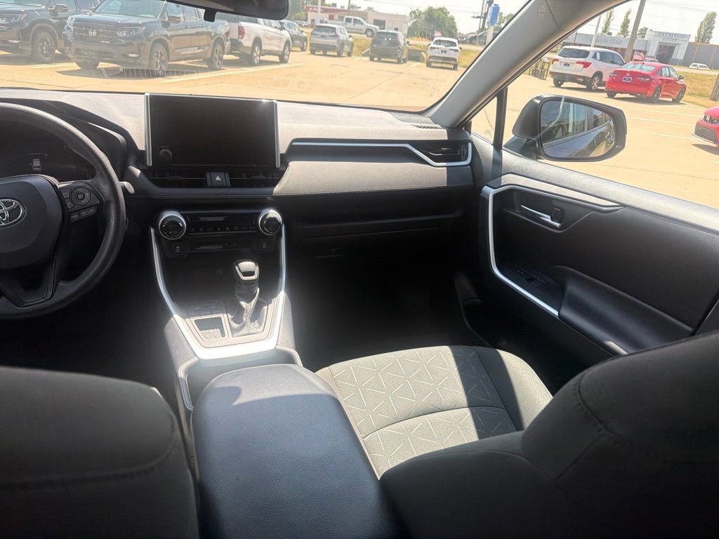 Used 2024 Toyota RAV4 XLE FWD image 27