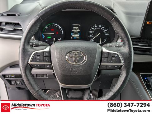 Used 2024 Toyota Sienna XLE image 17