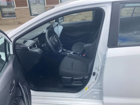 Used 2022 Toyota Corolla LE image 9