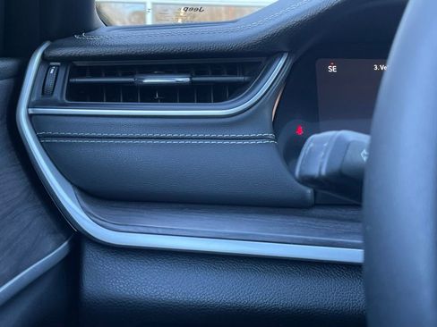 Used 2024 Jeep Grand Cherokee L Limited w/ Luxury Tech Group II image 13