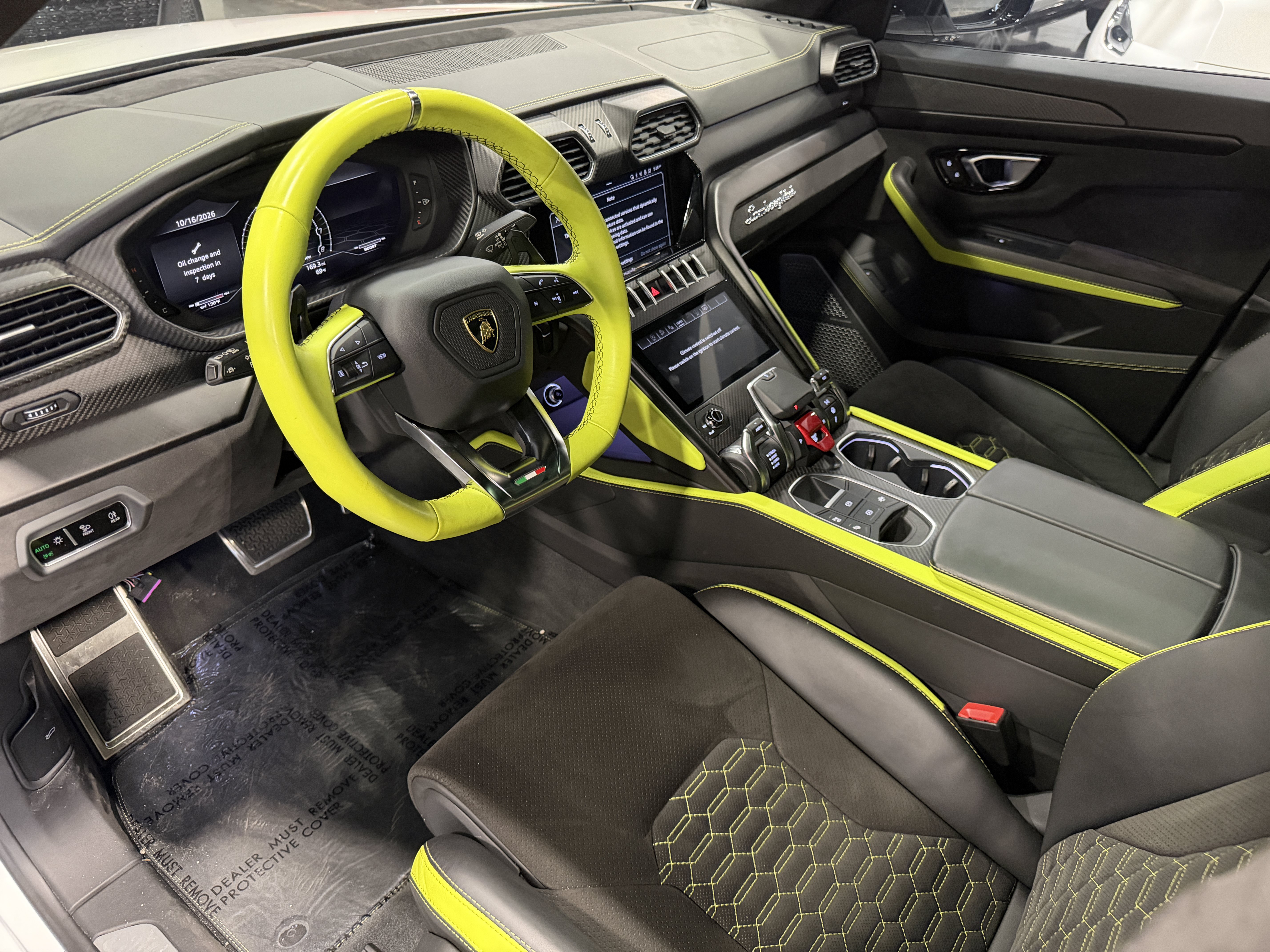 Used 2022 Lamborghini Urus AWD/4WD image 10