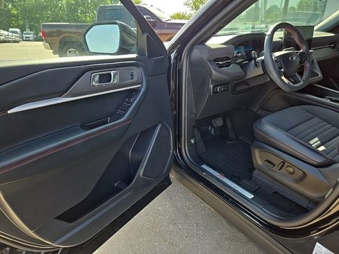 Used 2025 Ford Explorer ST-Line AWD/4WD image 30