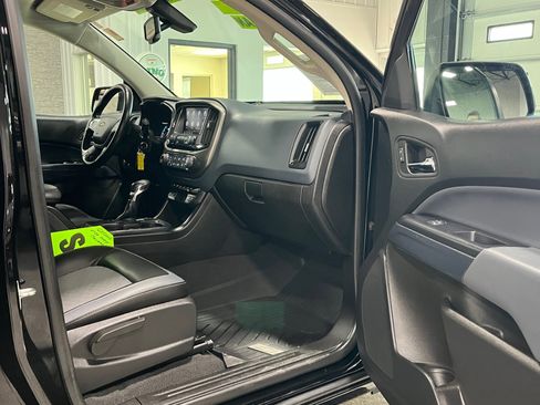 Certified 2022 Chevrolet Colorado Z71 w/ Z71 Midnight Edition image 9