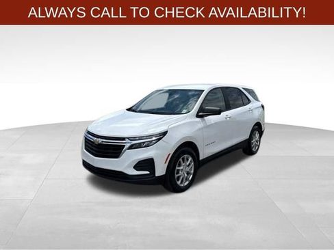 Used 2023 Chevrolet Equinox LS w/ LS Convenience Package FWD image 3