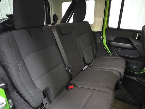 Used 2020 Jeep Wrangler Unlimited Sahara w/ Uconnect 4C Nav & Sound Group AWD/4WD image 16