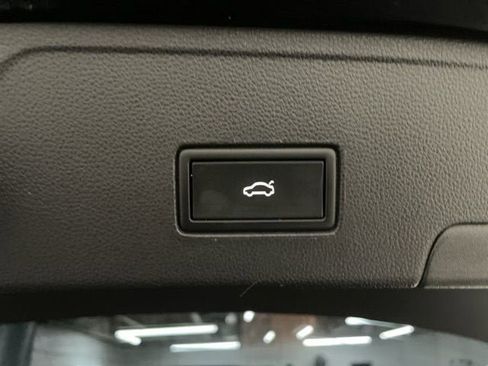 Certified 2023 Volkswagen Atlas Cross Sport SE image 8