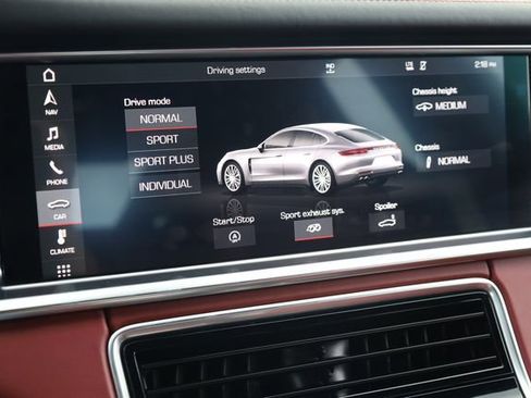 Used 2018 Porsche Panamera 4S image 17