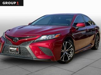 Used 2018 Toyota Camry SE w/ Moonroof Package FWD video 1