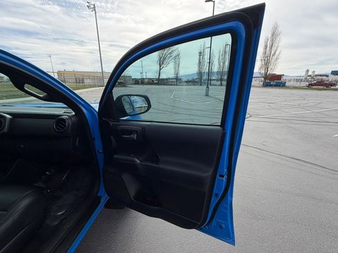 Used 2020 Toyota Tacoma TRD Off-Road w/ TRD Premium Off Road Package image 29