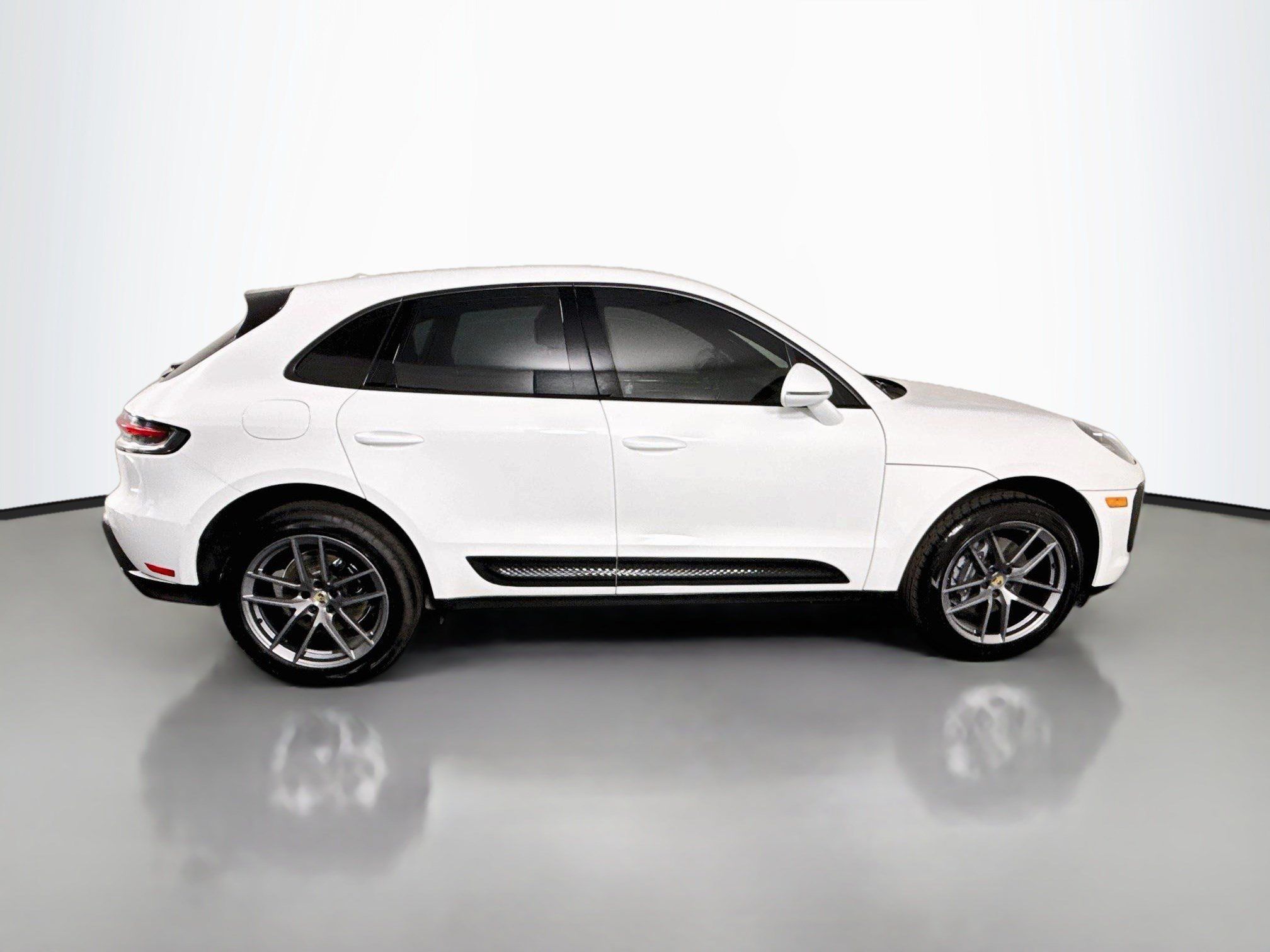 Used 2024 Porsche Macan AWD/4WD image 11