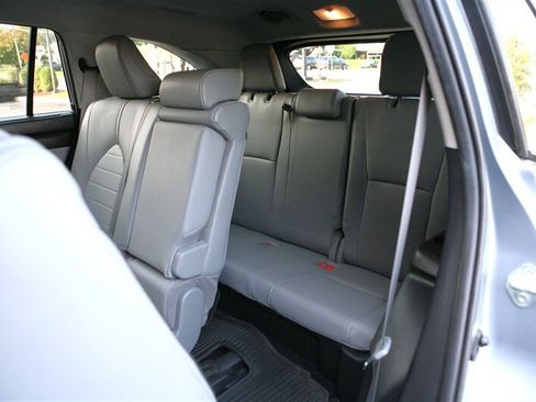 Used 2020 Toyota Highlander XLE AWD/4WD image 14