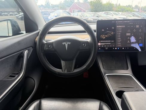 Used 2021 Tesla Model Y Long Range AWD/4WD image 19