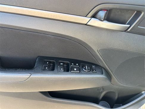 Used 2018 Hyundai Elantra SEL image 24