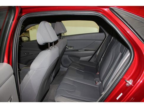 Used 2023 Hyundai Elantra SEL w/ Convenience Package image 12