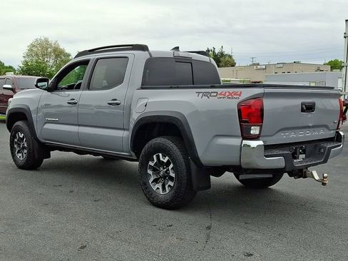 Used 2018 Toyota Tacoma TRD Off-Road AWD/4WD image 7