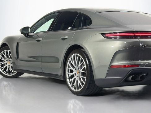 Used 2025 Porsche Panamera image 15