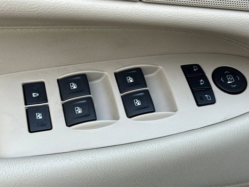 Used 2016 Cadillac Escalade Premium image 15