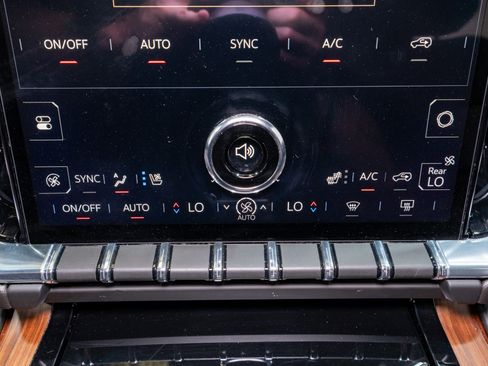 Used 2025 GMC Yukon XL Denali image 24