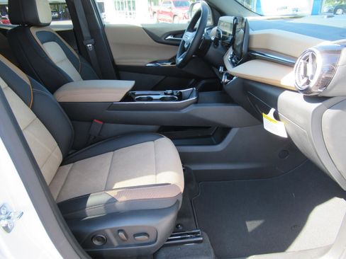New 2026 Chevrolet Equinox ACTIV w/ Convenience Package III FWD image 10