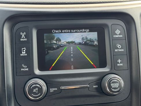 Used 2018 Jeep Cherokee Latitude w/ Altitude Package FWD image 16