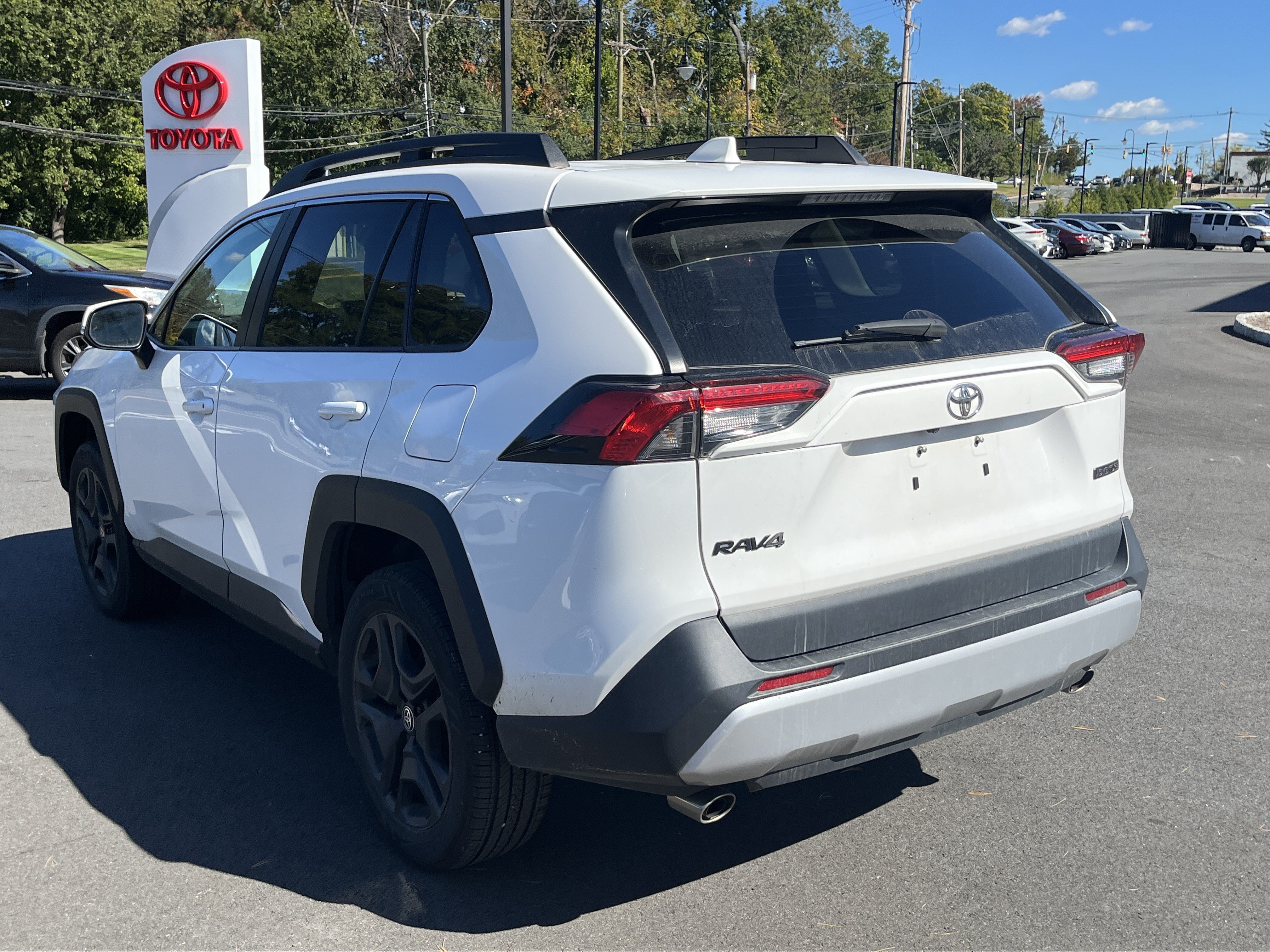 Certified 2024 Toyota RAV4 Adventure AWD/4WD image 4