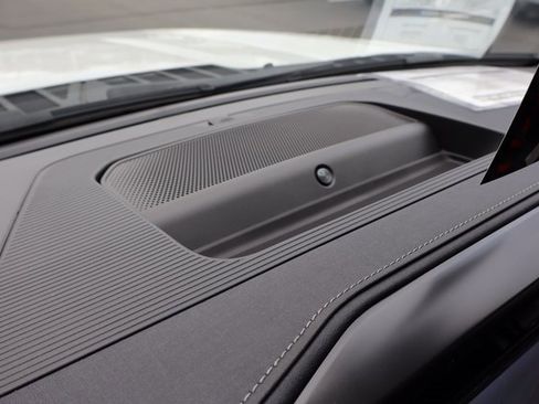 New 2025 Ford F150 Lariat w/ Equipment Group 502A High image 39