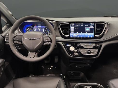 New 2026 Chrysler Pacifica Select image 5