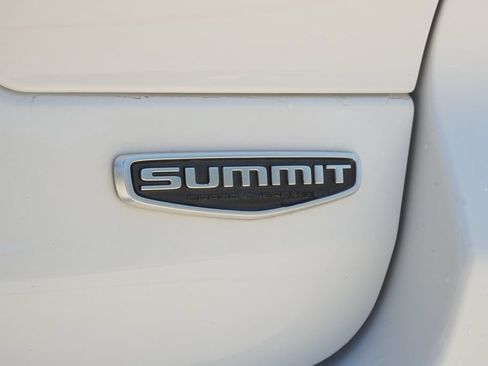 Used 2023 Jeep Grand Cherokee Summit AWD/4WD image 9