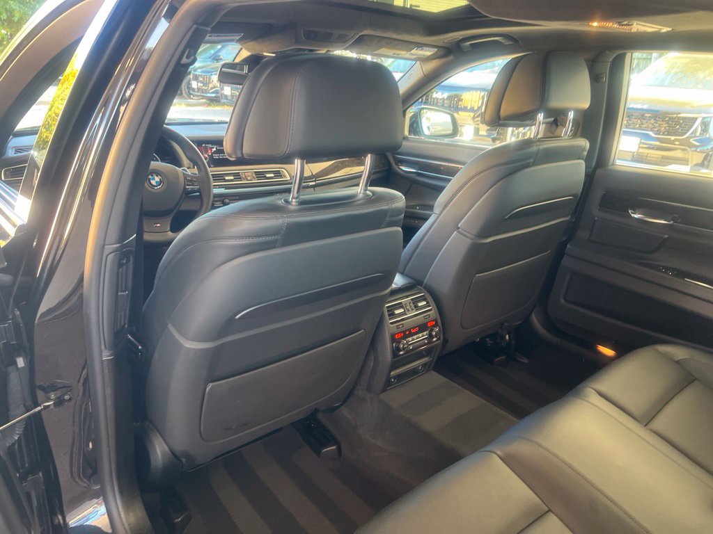 Used 2015 BMW 750Li xDrive AWD/4WD image 11