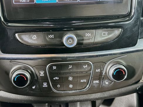 Used 2018 Chevrolet Traverse RS FWD image 23