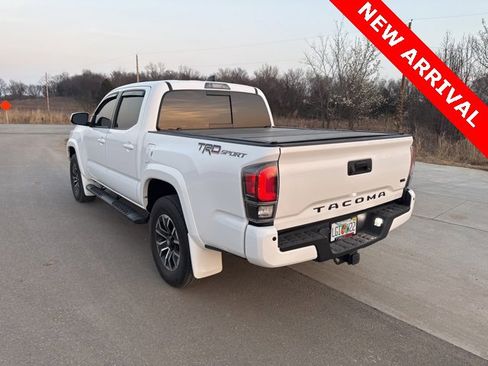 Used 2022 Toyota Tacoma TRD Sport w/ TRD Premium Sport Package image 5