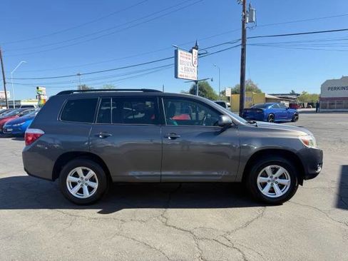 Used 2010 Toyota Highlander Base 4dr SUV image 4