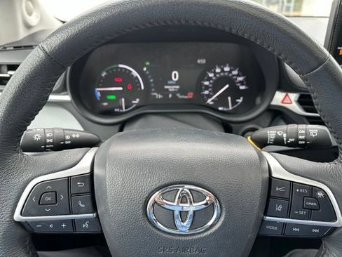 Certified 2025 Toyota Sienna XLE w/ XLE Plus Package AWD/4WD image 12