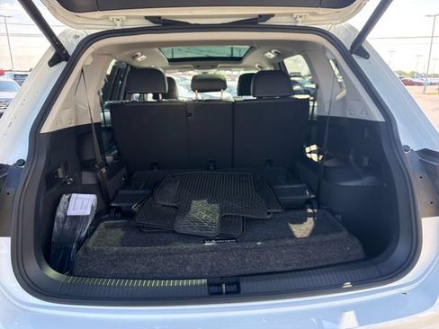 Certified 2023 Volkswagen Tiguan SE w/ Panoramic Sunroof Package FWD image 21