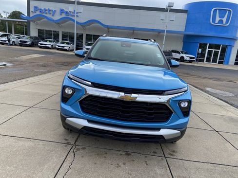 Used 2026 Chevrolet TrailBlazer LT FWD image 3